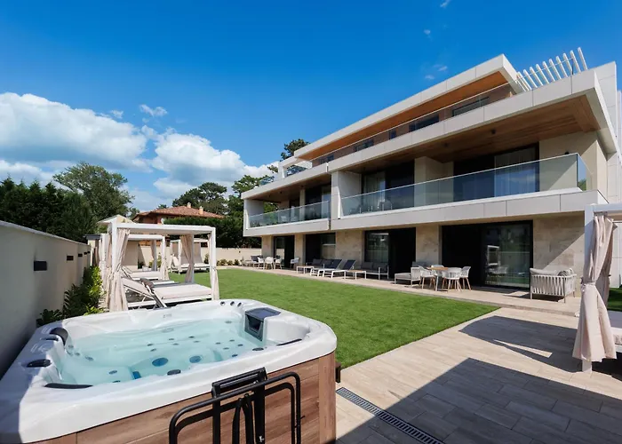 Gold Wave Apartments